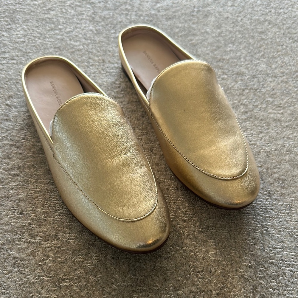 NWT Banana Republic Gold Slip-On Loafers SZ: 7.5